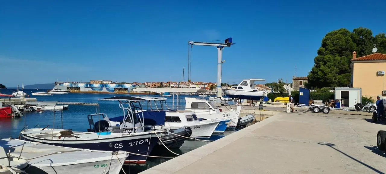 Studio apartman Loreta Cres 0*,